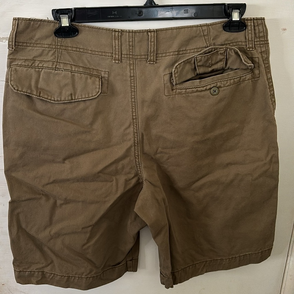 Men’s old navy broken in 36w khaki shorts - Picture 2 of 3